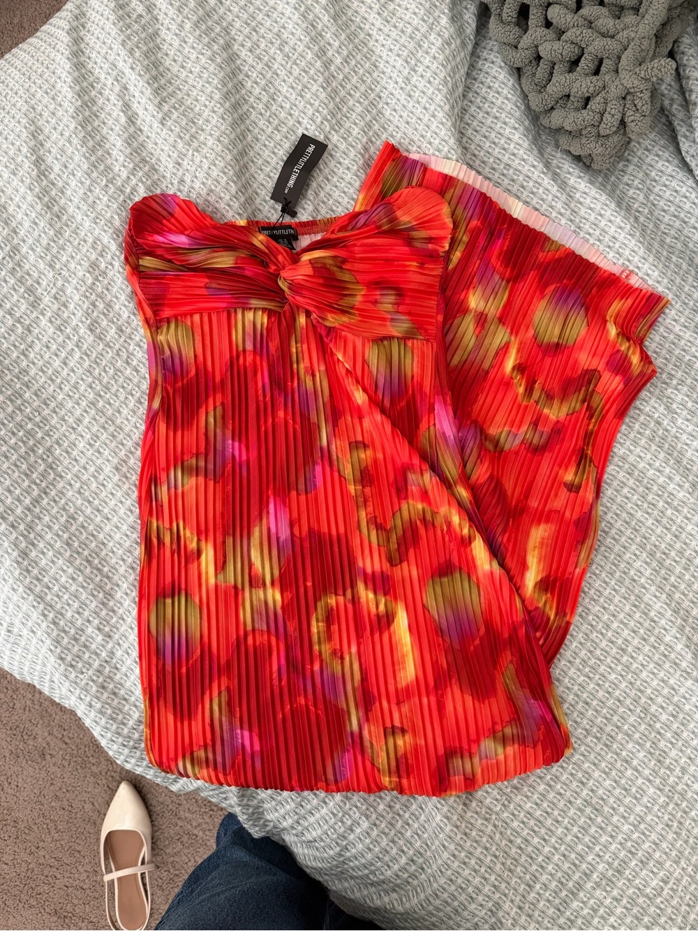 PrettyLittleThing Red Pleated Strapless Bow-Front Camisole
